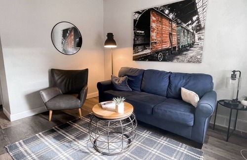 Detroit - Shoreway House | Ohio City Franklin Blvd. Loft BACK