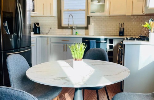Detroit - Shoreway House | Ohio City Updated Franklin Blvd 2nd Floor Home