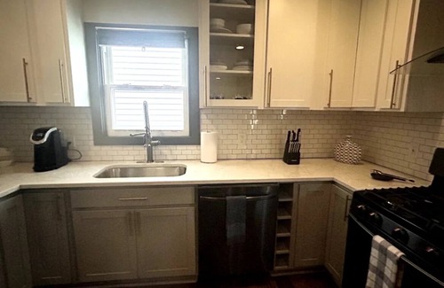Detroit - Shoreway House | Ohio City Updated Franklin Blvd 2nd Floor Home