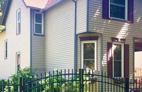 Detroit - Shoreway House | OhioCity, Zoo,Westside Market,Downtown,Rock Hall