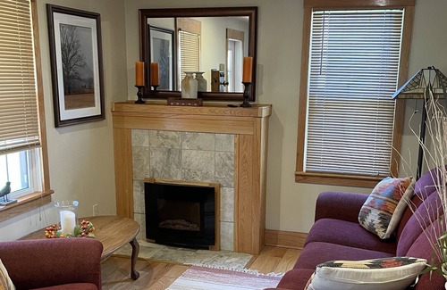 Confluence Cottage | Ohiopyle 3 bedroom, 4 bath, jacuzzi tub -walk and bike to all from family home h