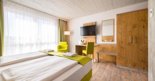 Nebringen Hotel | OHO Rooms Herrenberg Digital Access Only