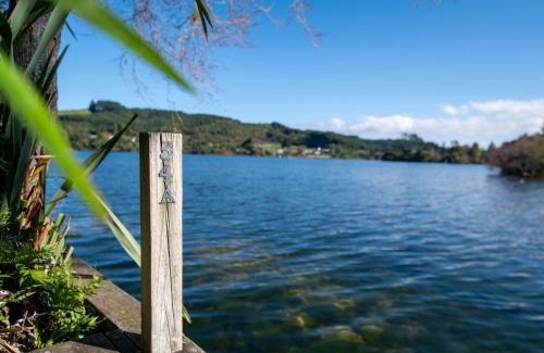 Okere Falls House | Okere Jetty Escape - Rotoiti Holiday Home