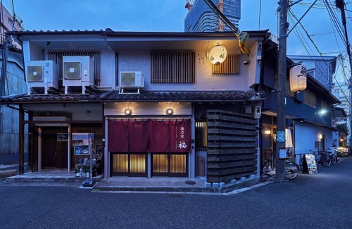 Fukushima House | Okunoyado Fuku 1F [Accommodates up to 8 people] 4-way access for comfortable travel! One stop from Osaka Station and a 5-minute walk from JR Fukushima Station! 3 stations and 15 minutes to USJ!