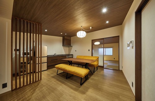 Fukushima House | Okunoyado Fuku 2F [Accommodates up to 7 people] 4-way access for comfortable travel! One stop from Osaka Station and a 5-minute walk from JR Fukushima Station! 3 stations and 15 minutes to USJ!