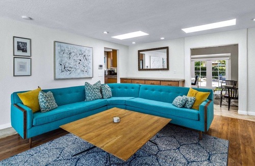 Warm Sands House | Old Blue Eyes – Palm Springs Home with Pool, Spa, Fire Pit & Privacy