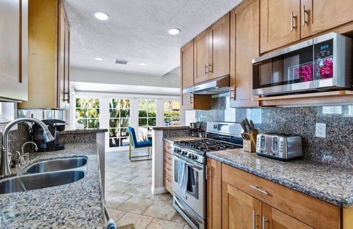 Warm Sands House | Old Blue Eyes – Palm Springs Home with Pool, Spa, Fire Pit & Privacy