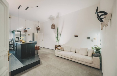 Prenzlauer Berg Apartment | Old building loft for 12 people at Alexanderplatz