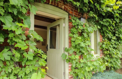 Stoney Stretton Cottage | OLD COACH HOUSE, pet friendly, with open fire in Shrawardine