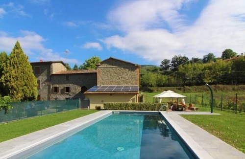 Pieve di Chio Villa | Old country mill about 12 km from the city of Arezzo, private and fenced swimming pool. Ideal villa