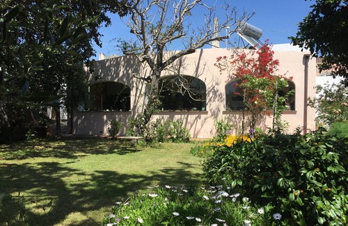 Procida Villa | Old family house with garden and access to the sea