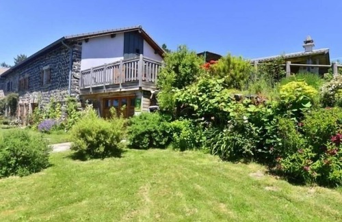 Araules Cottage | Old farm with covered terrace at the foot of Pic du Lizieux