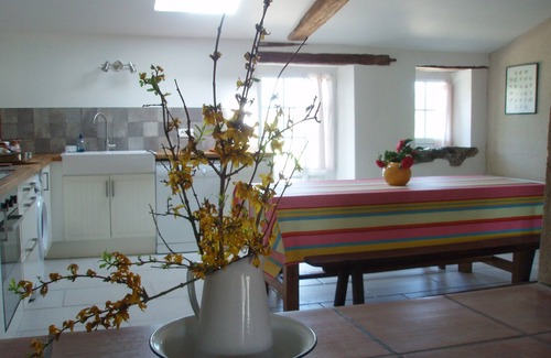 La Jaudonniere House | Old farmhouse renovated in a setting of meadows and forests.