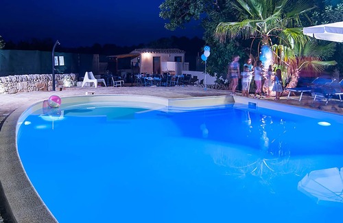 Ragusa House | Old farmhouse with large pool area and plenty of space.