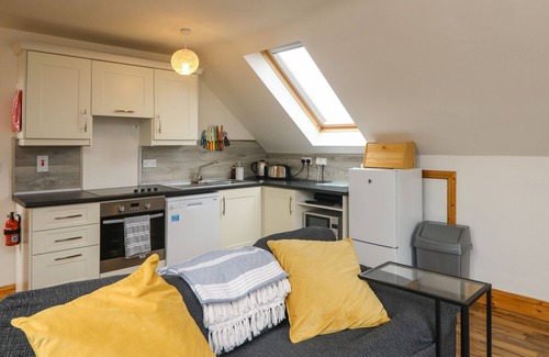 Slade Cottage | OLD FIELD HIDEAWAY, family friendly in Fethard-On-Sea, County Wexford