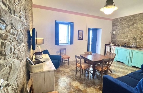 Capo d'Orlando House | Old fisherman's house overlooking the sea, along the Capo d'Orlando promenade