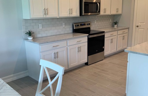 Olga House | Old Florida Charm Boater Gated Community! 4-bedroom 15 min to Downtown Ft. Myers