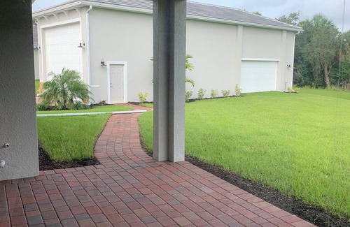 Olga House | Old Florida Charm Boater Gated Community! 4-bedroom 15 min to Downtown Ft. Myers