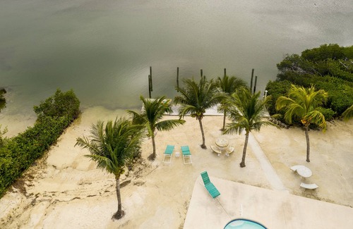 Cudjoe Key Cottage | Old Florida Style, Dockage, Swimming Pool (shared), just 20 miles from Key West