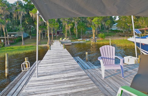 Melrose Cottage | Old Florida Sunsets Delights at Lake House retreat with spectacular beach & dock