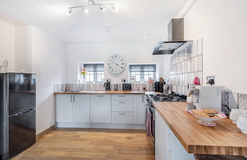 Honiton Cottage | Old Highwood - Piggy in the Middle