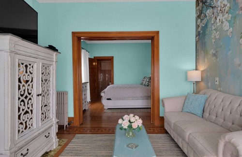 Olean Bed & Breakfast | Old Library Inn - Signature Suite