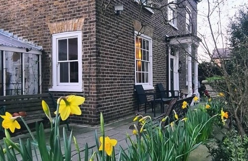 Cheshunt House | Old Manor House of Cheshunt- Grade II listed Villa