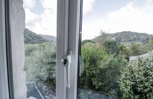Maentwrog House | OLD POST OFFICE, pet friendly, with open fire in Blaenau Ffestiniog