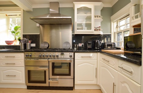 Tighnabruaich Cottage | Old Powdermill Cottage - a cottage that sleeps 6 guests in 3 bedrooms