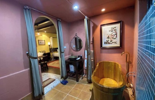 Old Quarter Apartment | Old Quarter Art boutique Railview Apart 2bd Washer
