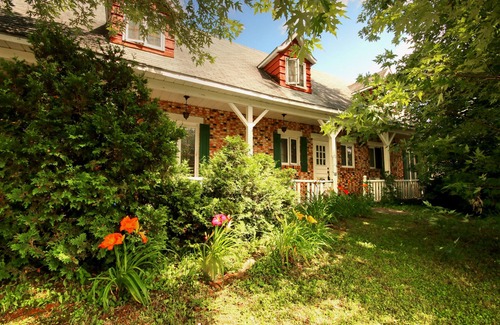 Neufchatel Est–Lebourgneuf House | Old rustic house Espace Interessant Quebec