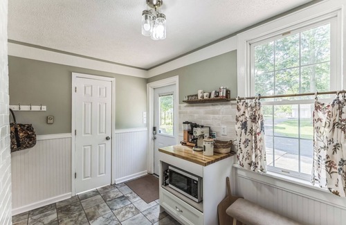 Niles House | Old School Charm Sleeps 6