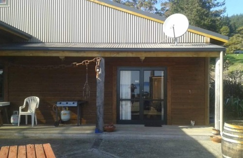 Pohara House | Old-School Winery with Panoramic Ocean Views of beautiful Golden Bays