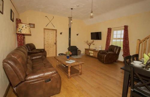 Emly House | Old Scragg Farm Cottage in the Irish Countryside