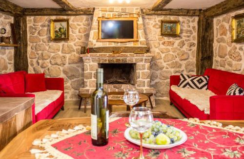 Bar House | Old stone house with swimming pool Etno House Perazic