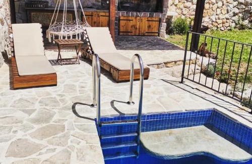 Bar House | Old stone house with swimming pool Etno House Perazic