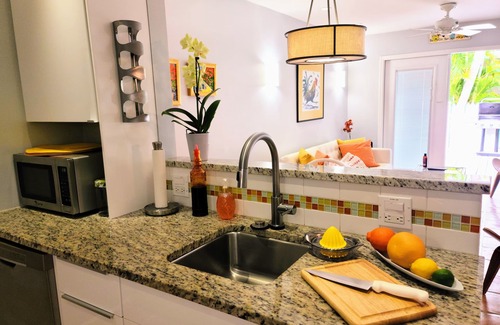 Truman Annex Condo | Old Town 2 Bicycles, Grill, WiFi, 1st Floor, Pool! Rent 30 days get 20% discount