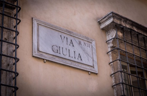 Rione VII Regola Apartment | OLD TOWN APARTMENTS ROME VIA GIULIAnA roman experience near Campo dè Fiori