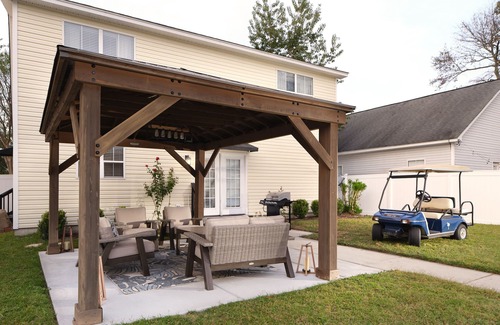 Bluffton House | Old Town Bluffton's "The Yellow Cottage" with Golf Cart and Fenced-In Yard