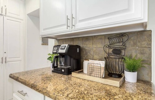 Scottsdale Estates Nine House | Old Town Escape|FREE Heated Pool & Spa|Sleeps 12