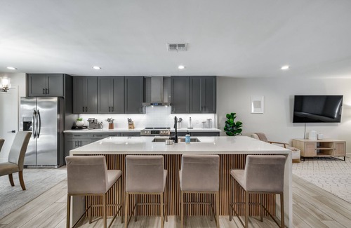 South Scottsdale House | Old Town Heated Pool Retreat Fire Pit Cabana Games