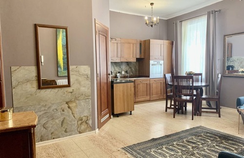 Old Town Apartment | Old Town Oasis: Artistic 2-Bedroom Gem Residence in the Crown of Barbican Walls