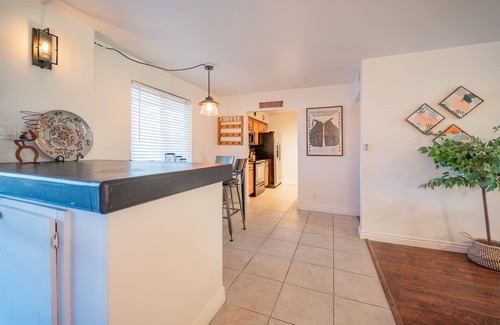 South Scottsdale Condo | Old Town Scottsdale Condo with Pool - Everything you need in walking distance!