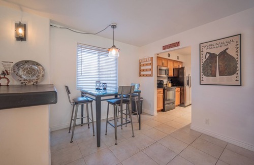 South Scottsdale Condo | Old Town Scottsdale Condo with Pool - Everything you need in walking distance!