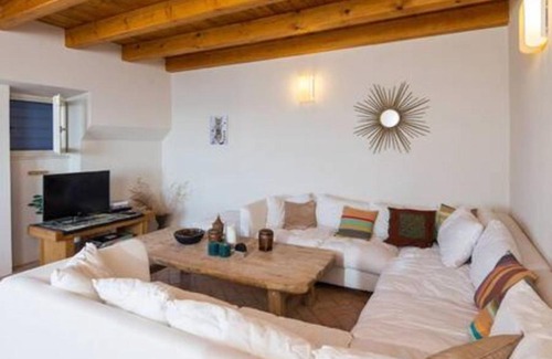 Zavala Villa | Old Tree Villa