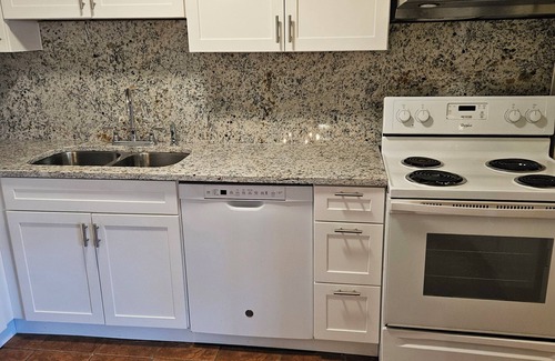 Old Village House | Old Village by the Sea 2 miles to Beach 6 miles to Chs,