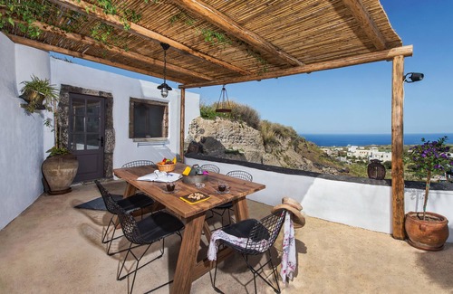 Vourvoulos House | Old Vourvoulos Houses - Santorini - Stylish House for 4-6!