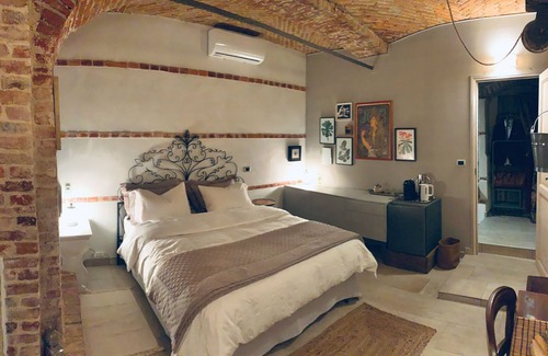 Gassino Torinese Cabin | Old Well Suite in Antique Farm with Outdoor Spa in the Countryside