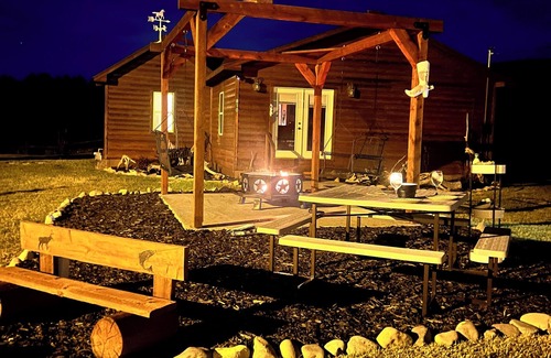 Meeteetse Cabin | Old West Charm: A Place Where One Can Breath and Feel Free!