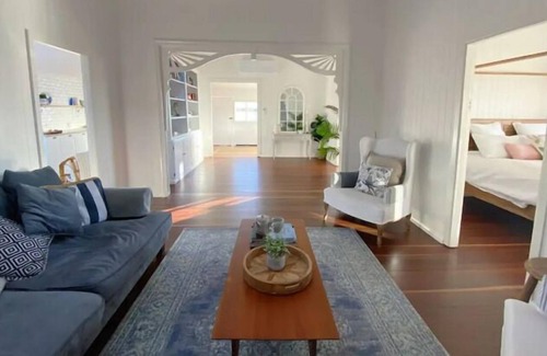 Cooroy House | Old World Charm, - Amazing Views - Farm Stay